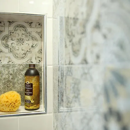 A Un Passo Dal Mare Bed and Breakfast Βιέστε