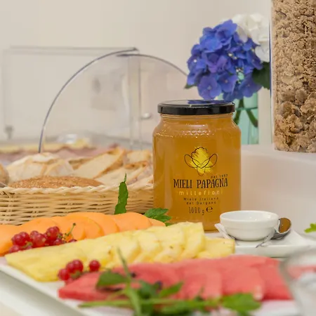 A Un Passo Dal Mare Bed and Breakfast Βιέστε