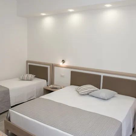 A Un Passo Dal Mare Bed and Breakfast Βιέστε