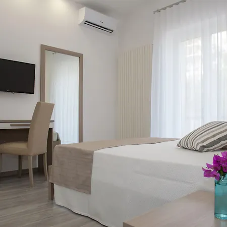 A Un Passo Dal Mare Bed and Breakfast 4*