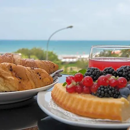 A Un Passo Dal Mare Bed & Breakfast 4*