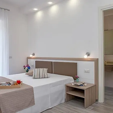 A Un Passo Dal Mare Bed & Breakfast 4*