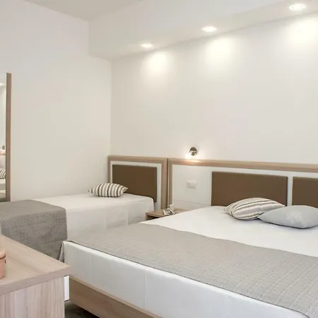 Alojamento de Acomodação e Pequeno-almoço A Un Passo Dal Mare 4*